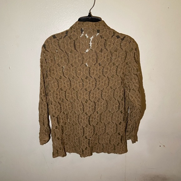 le chateau longsleeve lace. - Picture 2 of 3